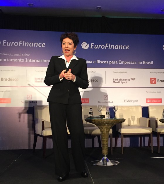Beia Carvalho palestrando no evento da EUROFINANCE.